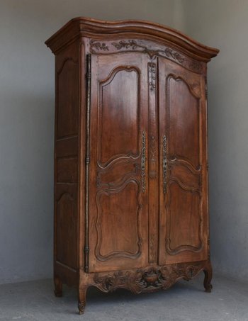             Nimoise Wardrobe Of Wedding Louis XV period XVIIIth In Walnut to Restore