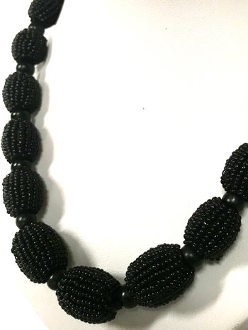 Collier de perles  en pâte verre sur noyau 