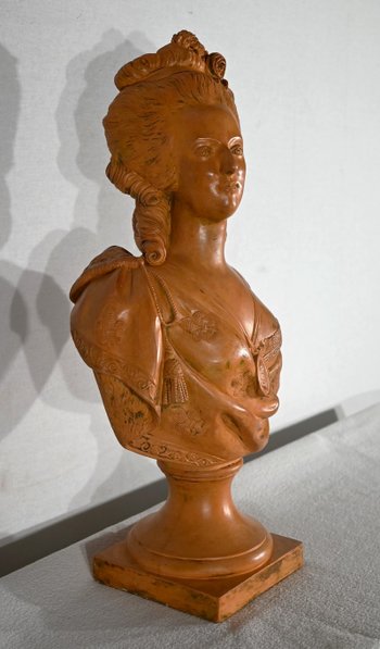 Terracotta bust of Marie-Antoinette, after F. Lecomte - 1920