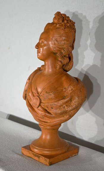 Terracotta bust of Marie-Antoinette, after F. Lecomte - 1920