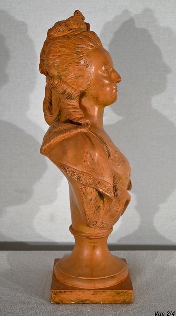 Terracotta bust of Marie-Antoinette, after F. Lecomte - 1920