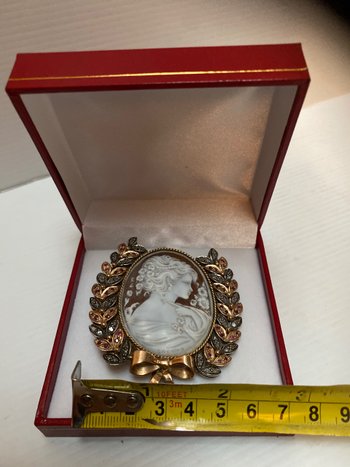 GOLD AND SILVER CAMEO BROOCH