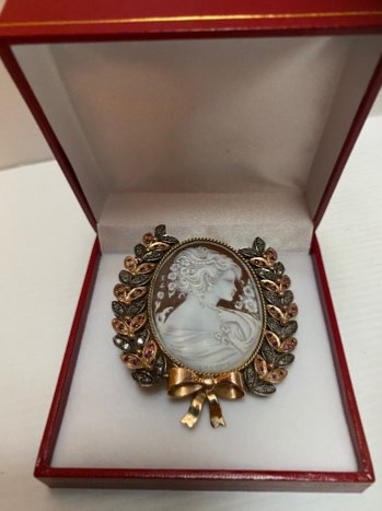 GOLD AND SILVER CAMEO BROOCH