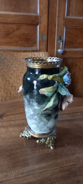 Large ceramic vase with flowers / Napoleon III