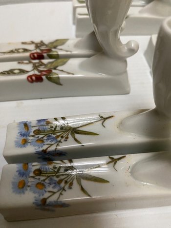 PORCELAIN KNIFE HOLDERS