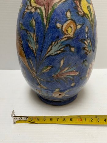 VASE AUS GLASIERTEM TERRAKOTTA, BEMALT