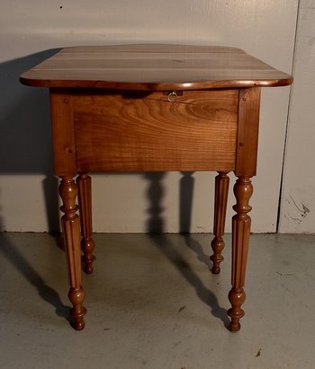 Small living room table with shutters in solid cherry wood, Louis-Philippe period - 19th century