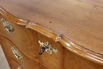 Commode de Port Nantaise en Acajou Jaune de Saint-Martin, époque Louis XV – XVIIIe