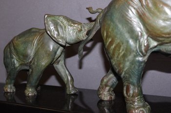 Scultura Regolare Rappresentante Un Gruppo Di Elefanti Di Irénée Rochard Intorno Al 1930