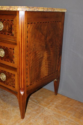 Commode d'époque Louis XVI En Noyer Et  Marqueterie Vers 1780