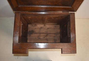 Small Oak Landing Linen Chest, Renaissance style - Late 19th century