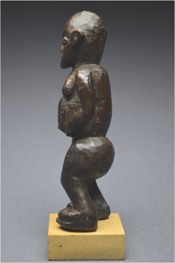 Tanzania, Zigwa people, Mid 20th century, Ancient anthropomorphic statuette with shiny patina