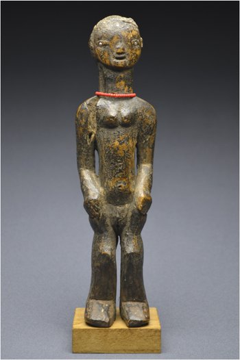 Tanzanie, Peuple Nyamwezi, Première moitié du XXème siècle, Ancienne statuette anthropomorphe à patine profonde