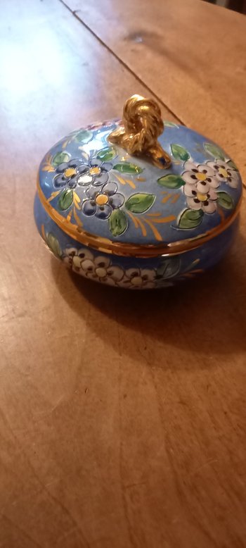 Enameled earthenware box decorated XXth century