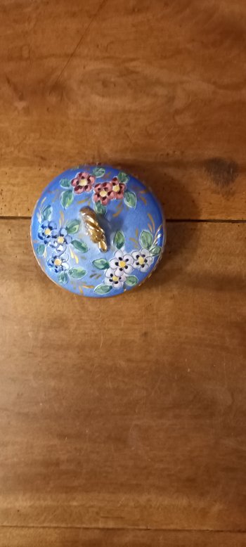 Enameled earthenware box decorated XXth century