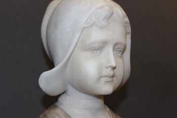 Büste aus Alabaster und Marmor mit der Darstellung einer Niederländerin um 1900