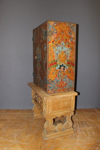 Cabinet Art Déco En Cuir Frappé Et Chêne Cérusé De Style Néoclassique 1940