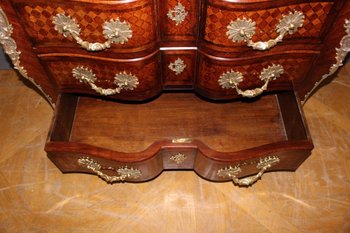 Louis XIV Crossbow Chest Of Drawers In Cube Marquetry