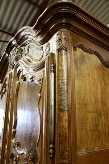 Bressane cabinet with arched cornice XVIII