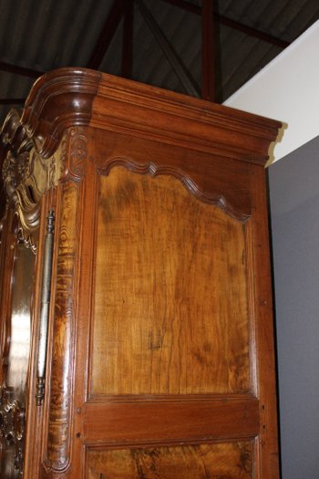 Bressane cabinet with arched cornice XVIII