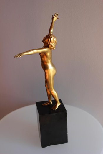 Bronzo raffigurante una donna firmato Durquet