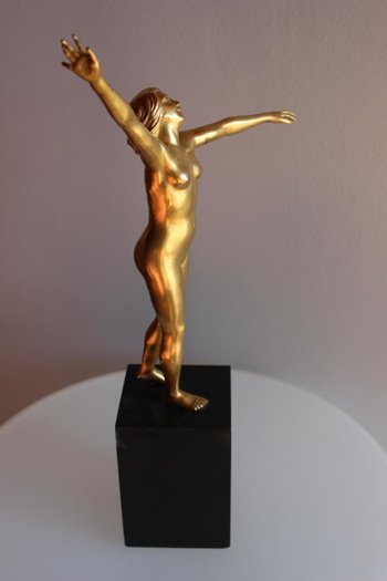 Bronzo raffigurante una donna firmato Durquet