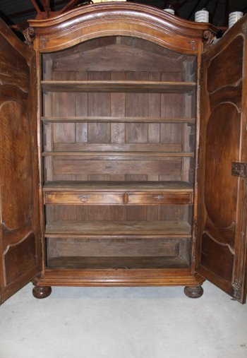 Lyon Regency Wardrobe In Walnut Beginning XVIII Century