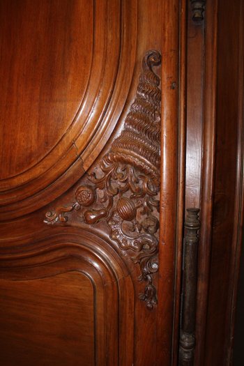 Lyon Regency Wardrobe In Walnut Beginning XVIII Century