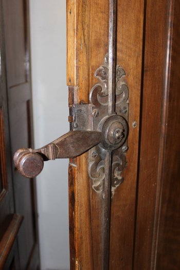 Lyon Regency Wardrobe In Walnut Beginning XVIII Century