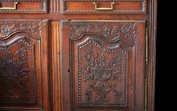 Sideboard in walnut and oak, 18th century