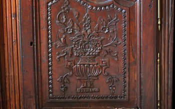 Sideboard in walnut and oak, 18th century