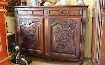 Sideboard in walnut and oak, 18th century