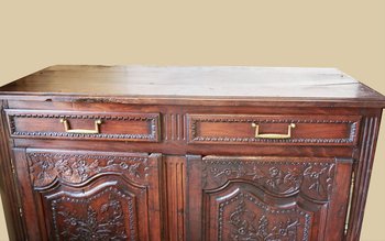 Sideboard in walnut and oak, 18th century