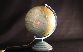 Luminous globe Glass and paper Circa 1950