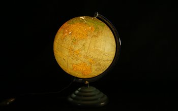 Luminous globe Glass and paper Circa 1950