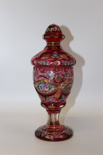 Candy box in crystal with painted decoration around 1880