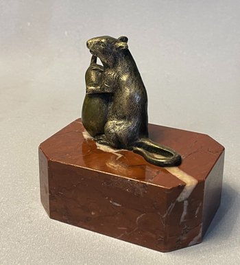 Mouse with a pear. Bronze sculpture from the 19th century