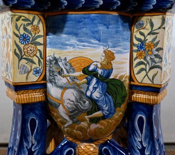 Vaso in maiolica su set da sella, Italia - XIX secolo