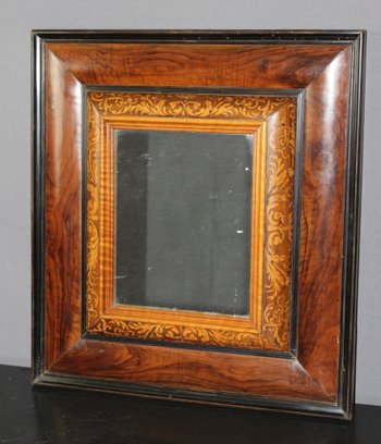 Miroir Louis XIII en noyer et marqueterie de bois clair XVII