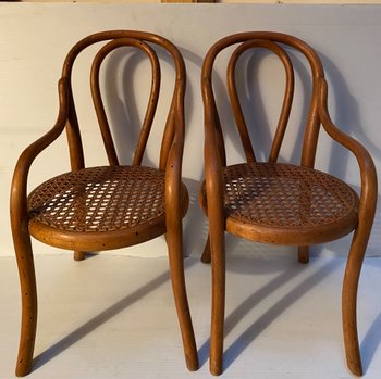 PAIRE DE CHAISES DE POUPÉE 