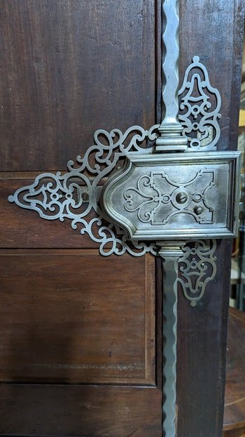 Bordelaise Castle Cabinet In Solid Mahogany From The 18th Century