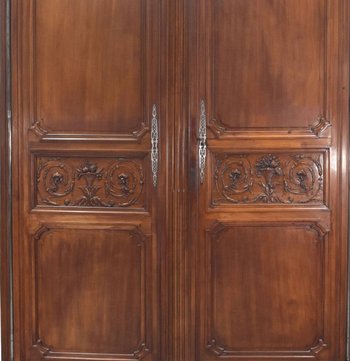 Bordelaise Castle Cabinet In Solid Mahogany From The 18th Century