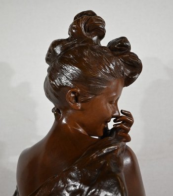 Bronzo "Giovane donna birichina" di G. Van Der Straeten, Art Nouveau - Fine XIX secolo