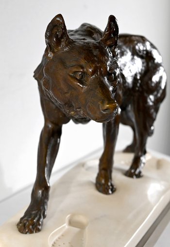 Bedeutende Bronze „Wolf walking in the snow“ von C. Valton – Ende des 19. Jahrhunderts