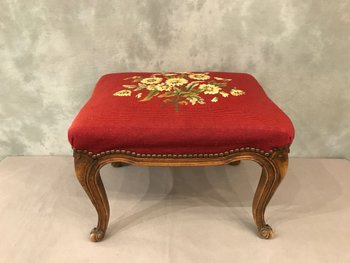 Louis XV style stool in beech wood covered with a tapestry of 20th century flowers