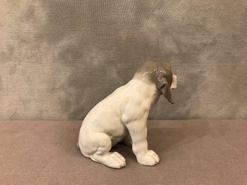 Lovely little dog in Copenhagen porcelain, late 19th century