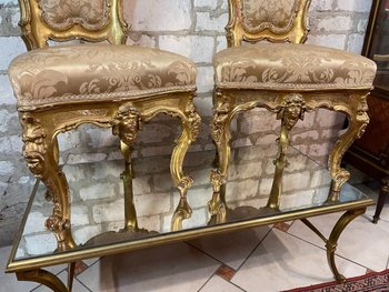 PAIR OF VENETIAN CHAIRS IN GILDED WOOD