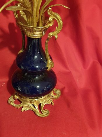 Paire De Candélabres Porcelaine Bleu Et Bronze Doré XIX ème siècle