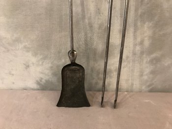 Set Of A Shovel And A Tongs In Iron And Polished Bronze Of 19 ème period