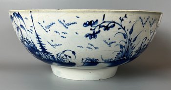 Eine große c.1790 Perlware Chinoiserie bemalte Punschschale. Möglicherweise Liverpool.